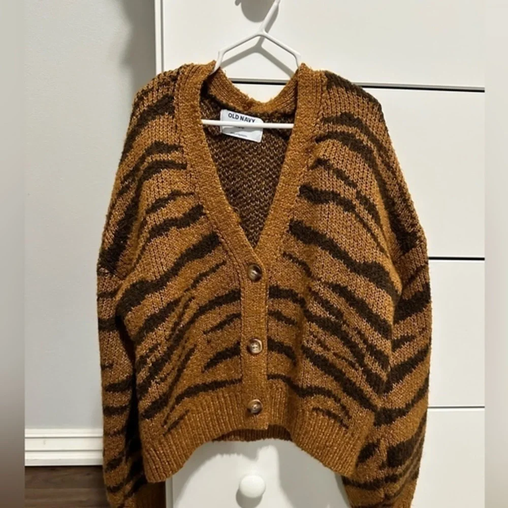 Girl’s Old Navy Leopard Print Cardigan‎ Size 10/12
